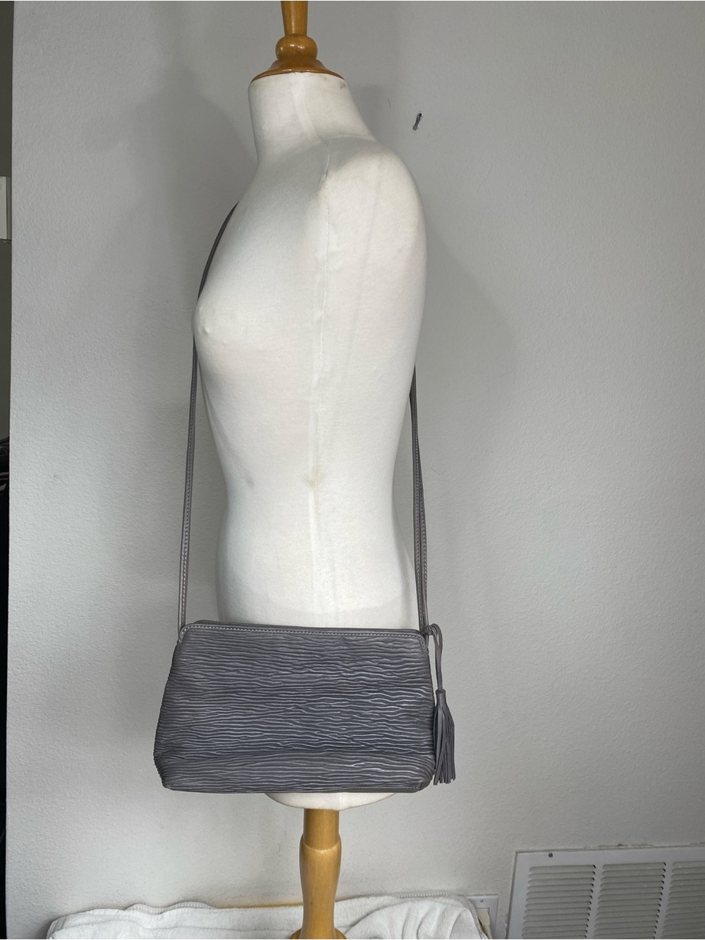Vintage Women's Cosci Italy Gray Textured Rectangle Tassel Crossbody Bag Classic